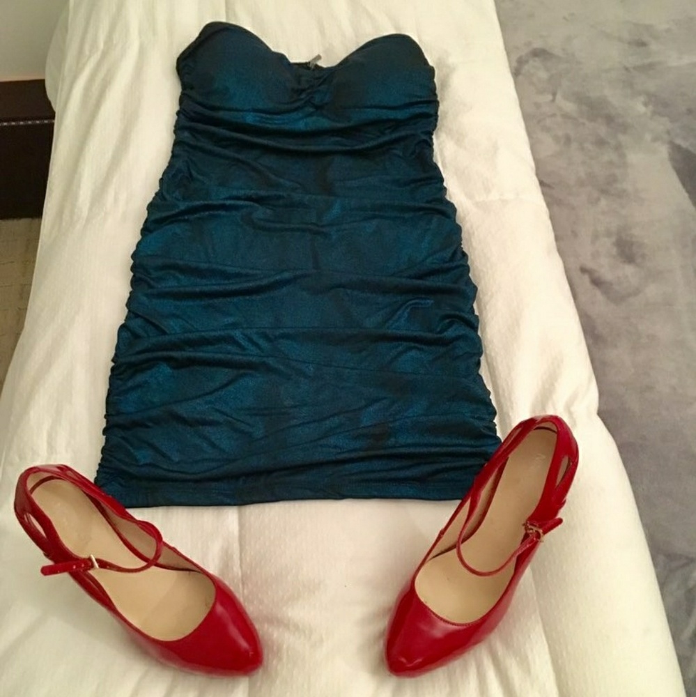 😄Forever 21 Super Sexy bright blue mini dress